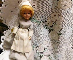 11" LATE 1940s- 1950s  HARD PLASTIC BLONDE FASHION DOLL, PURITAN COSTUME